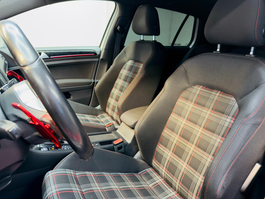 Volkswagen Golf — 12