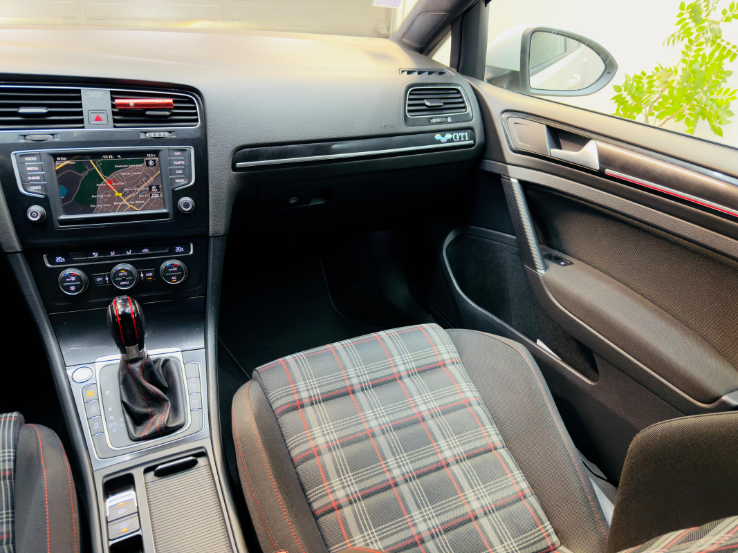 Volkswagen Golf — 16
