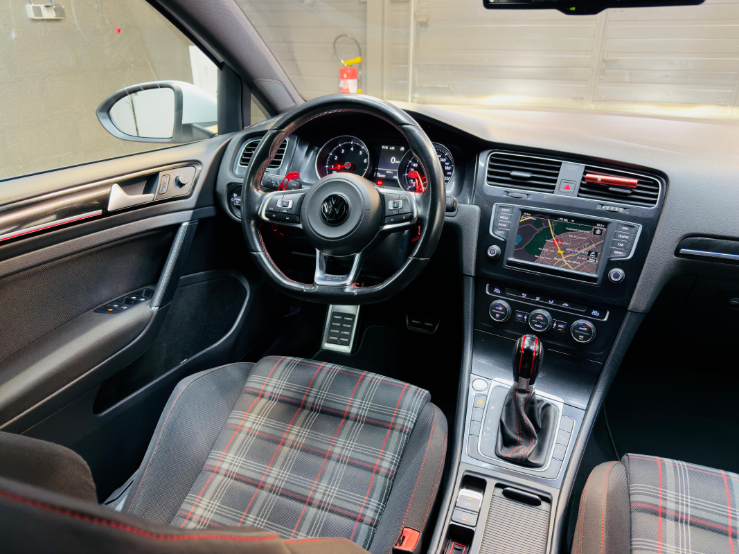 Volkswagen Golf — 15