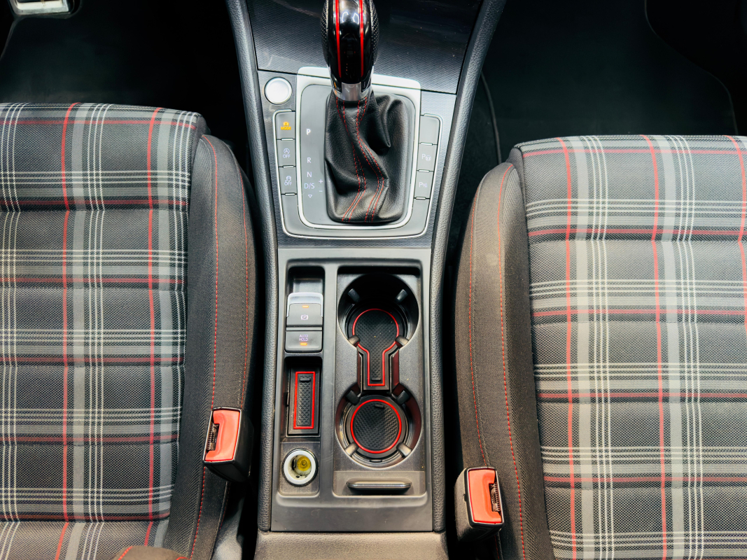 Volkswagen Golf — 21