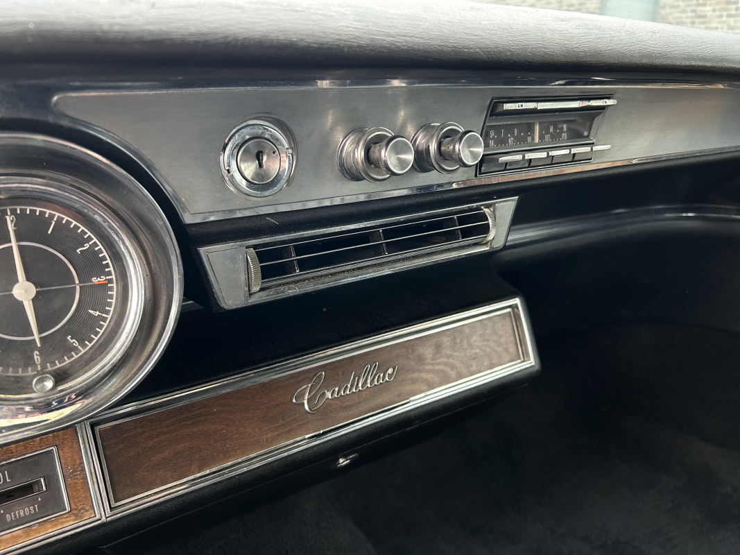 Cadillac Fleetwood — 19