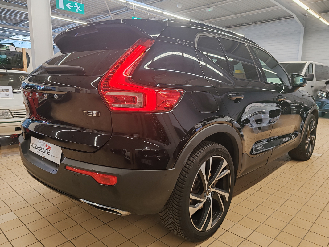 Volvo XC40 — 4