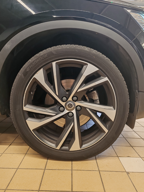 Volvo XC40 — 25