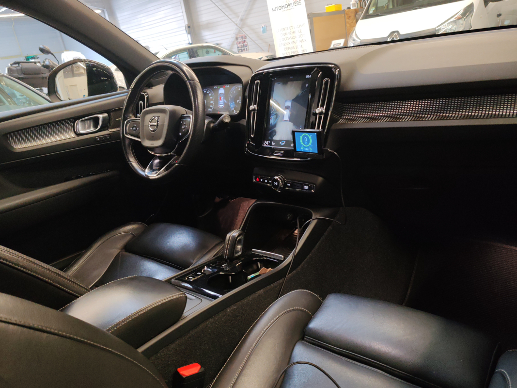 Volvo XC40 — 13