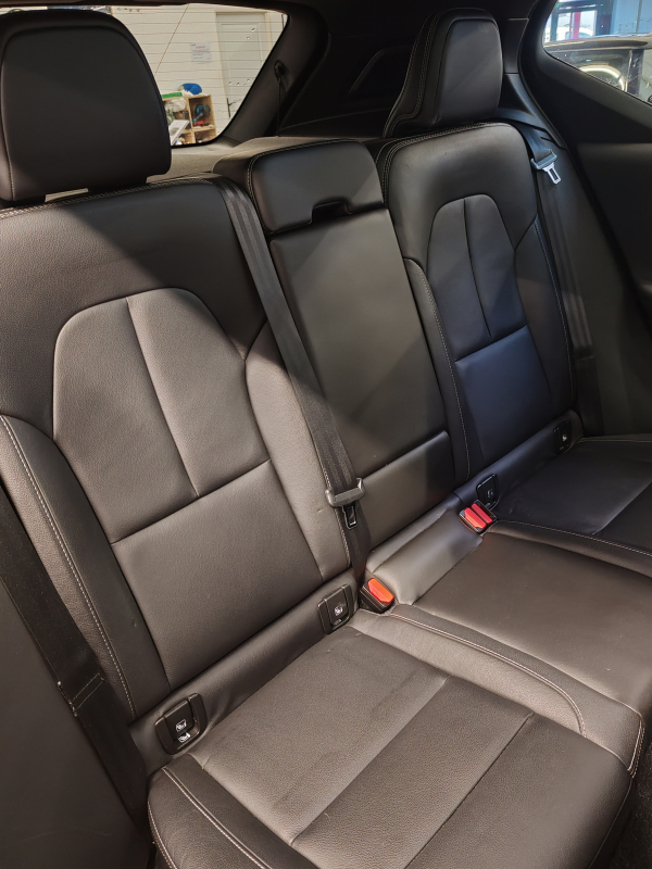 Volvo XC40 — 16
