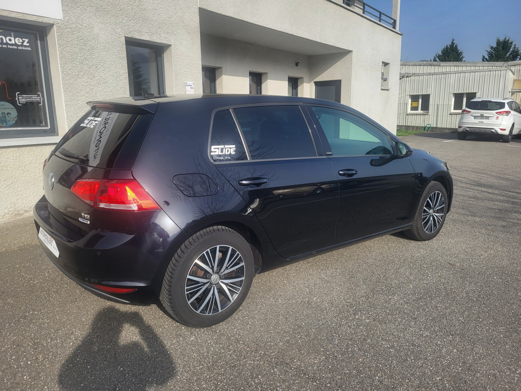 Volkswagen Golf — 3