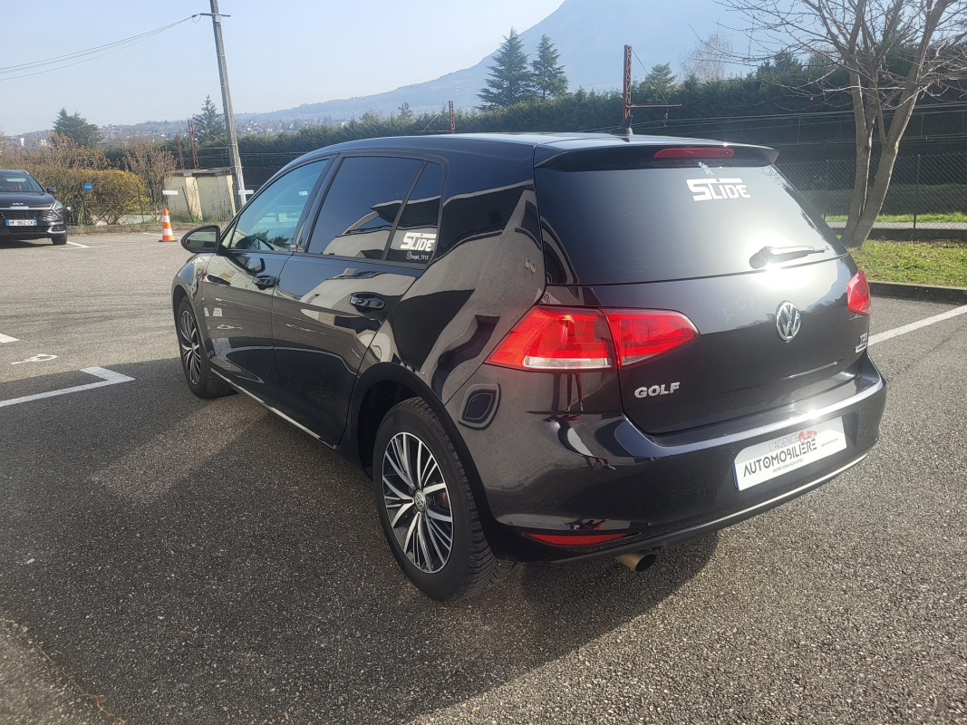 Volkswagen Golf — 5