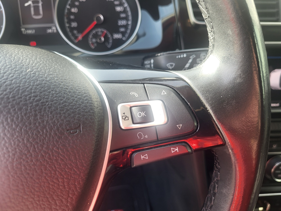 Volkswagen Golf — 21