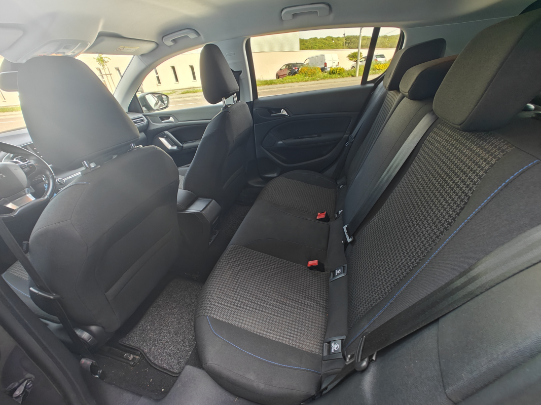 Peugeot 308 — 12
