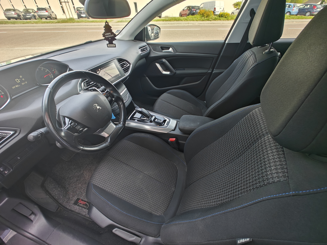 Peugeot 308 — 11