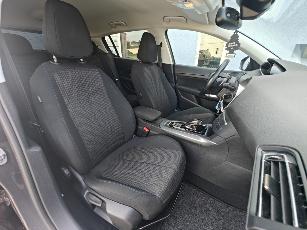 Peugeot 308 — 15