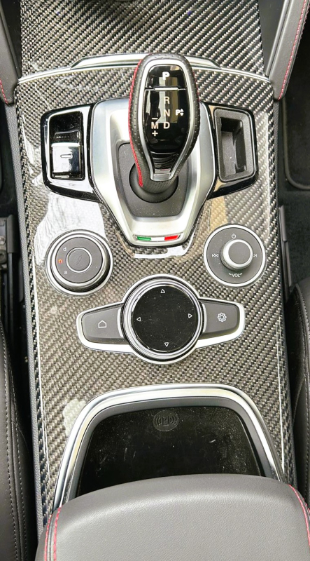Alfa Romeo STELVIO — 14