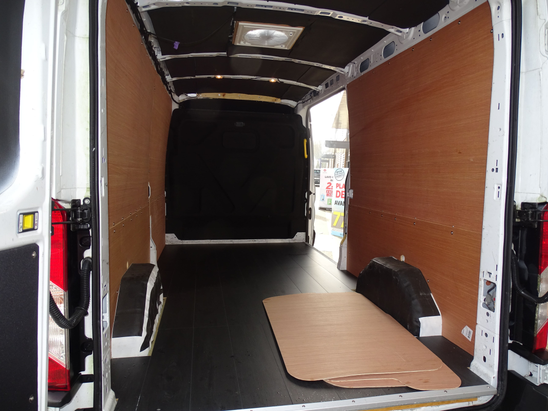 Ford Transit — 18