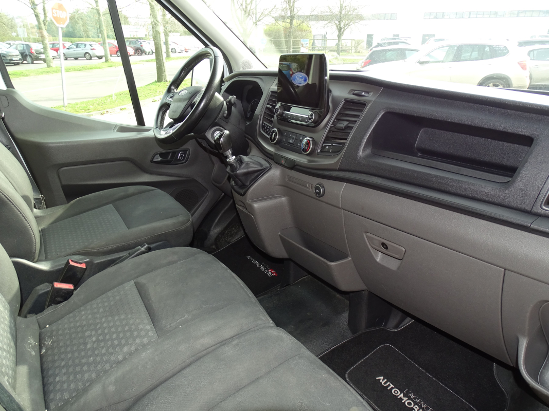 Ford Transit — 12