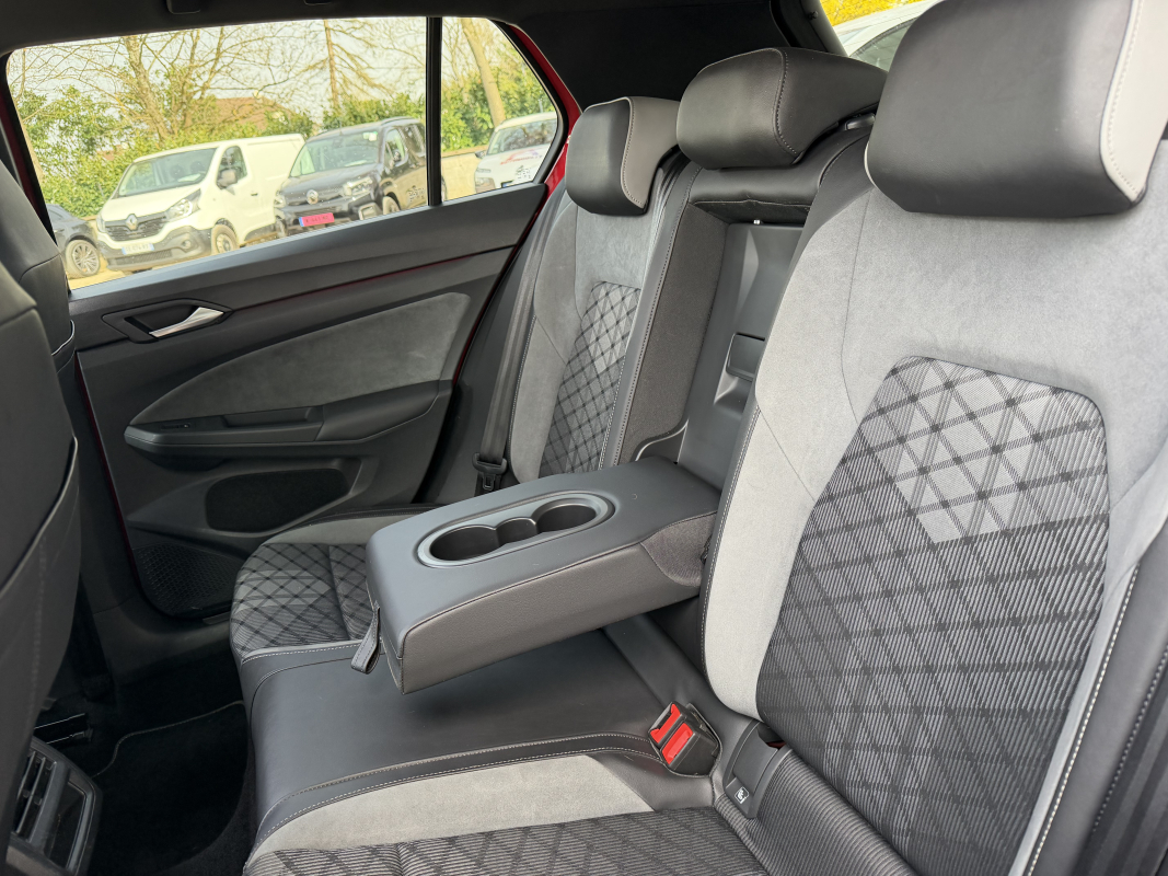 Volkswagen Golf — 16