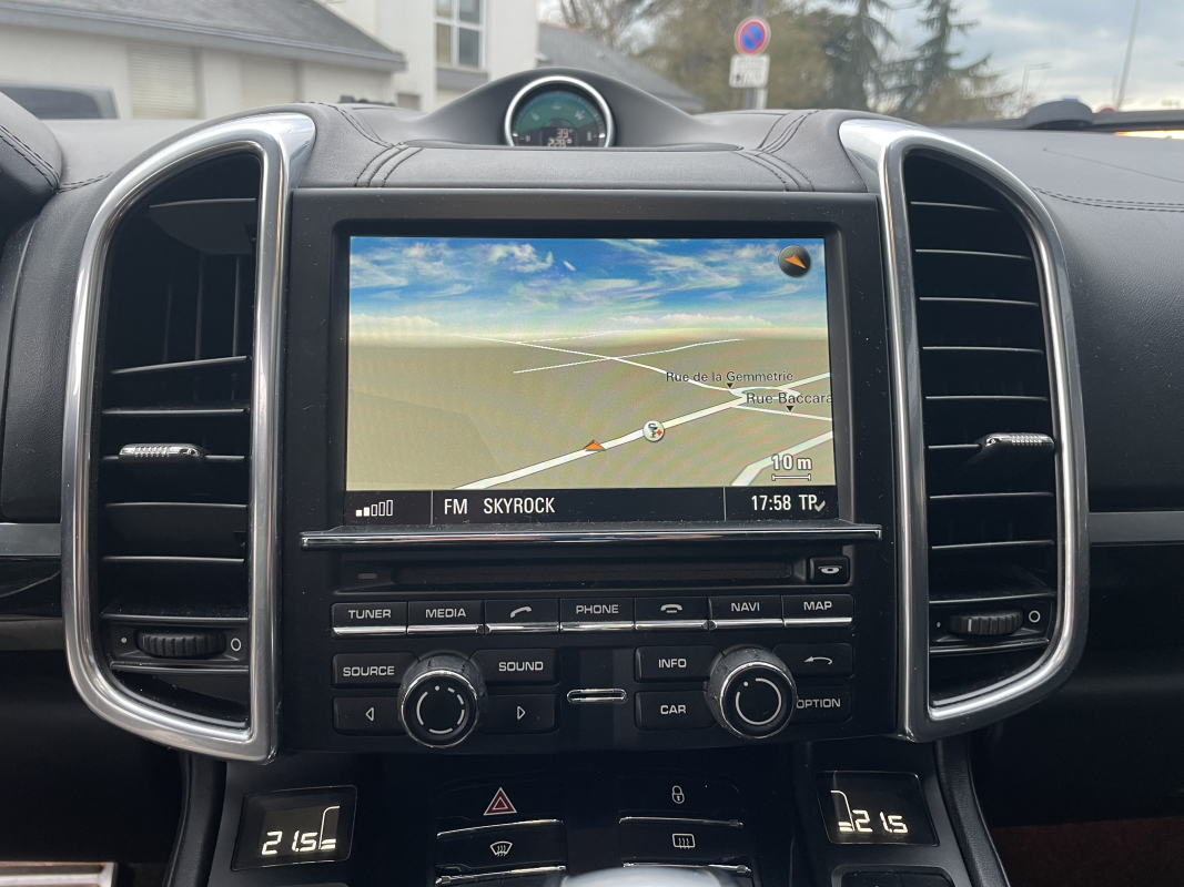 Porsche Cayenne — 17