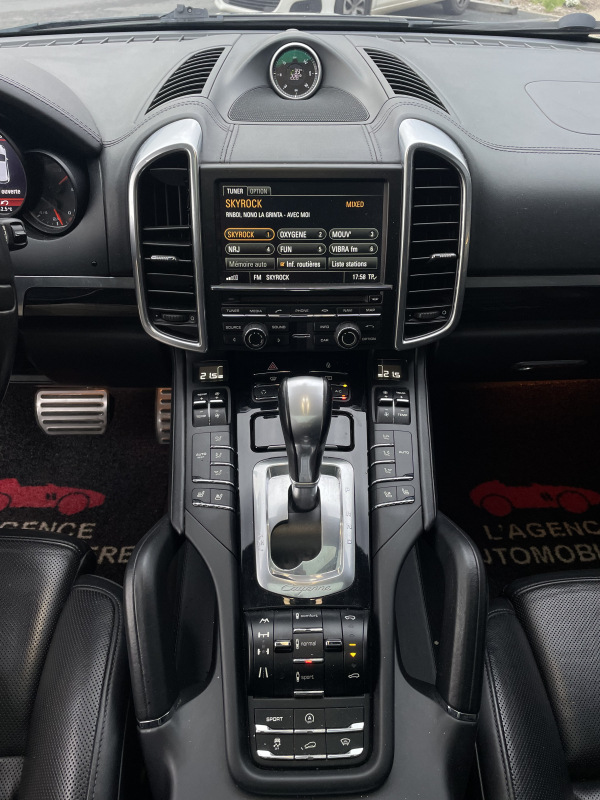 Porsche Cayenne — 16