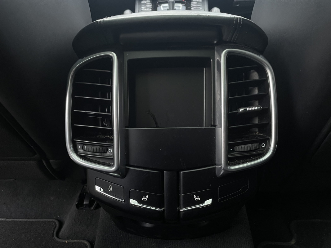 Porsche Cayenne — 24
