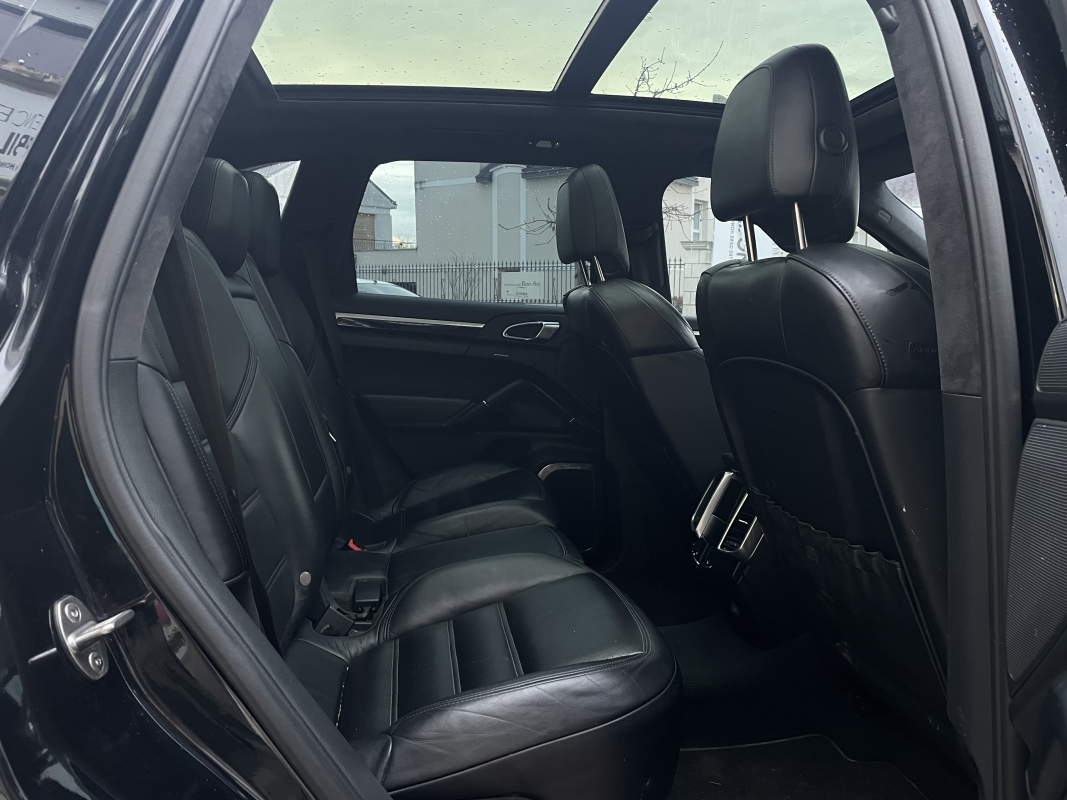 Porsche Cayenne — 21