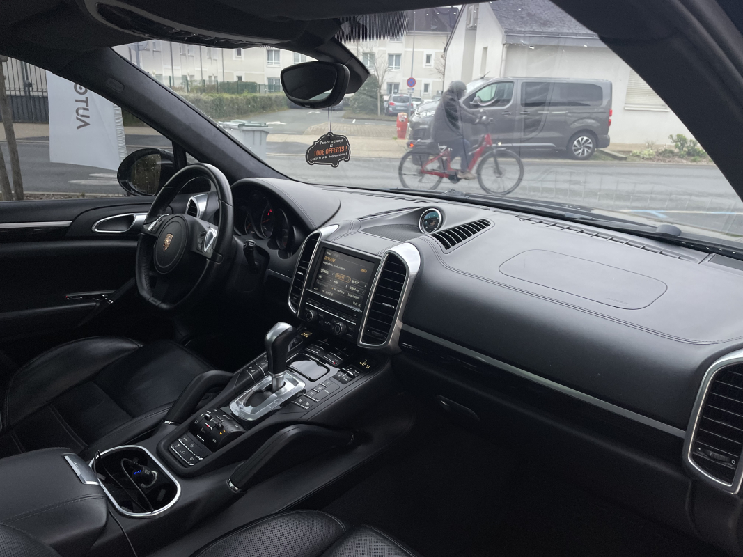 Porsche Cayenne — 12