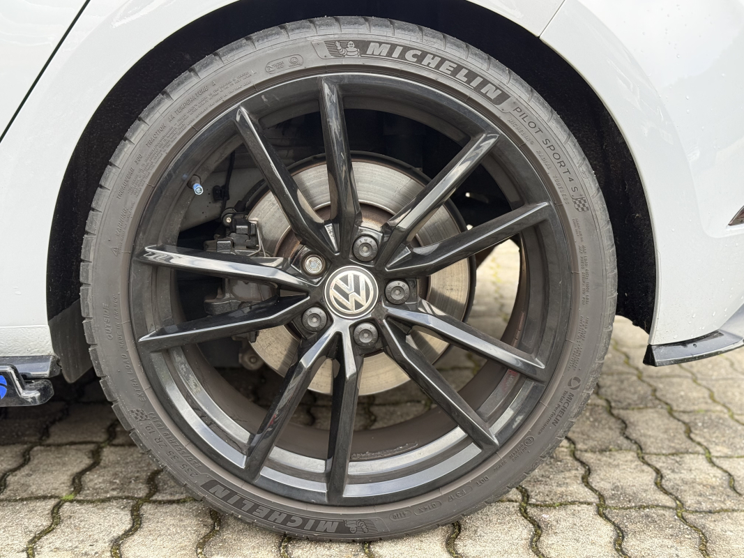 Volkswagen Golf — 21