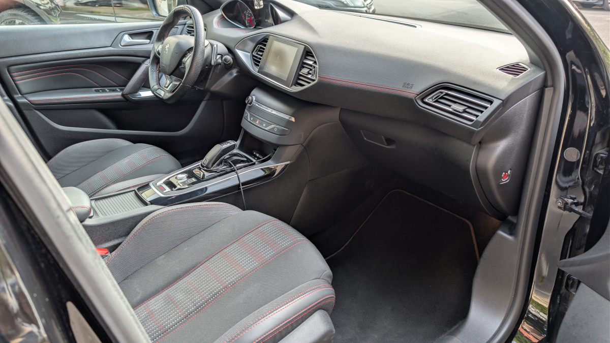 Peugeot 308 — 12