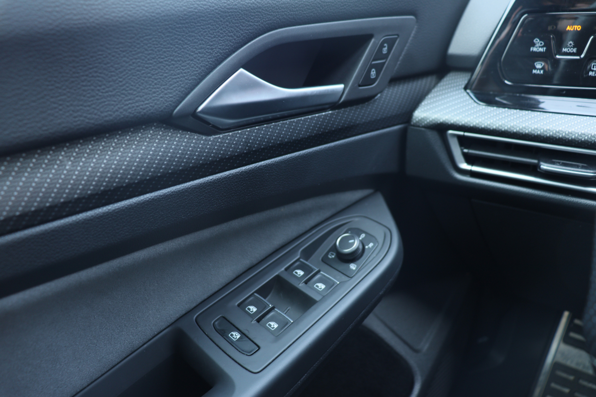 Volkswagen Golf — 25