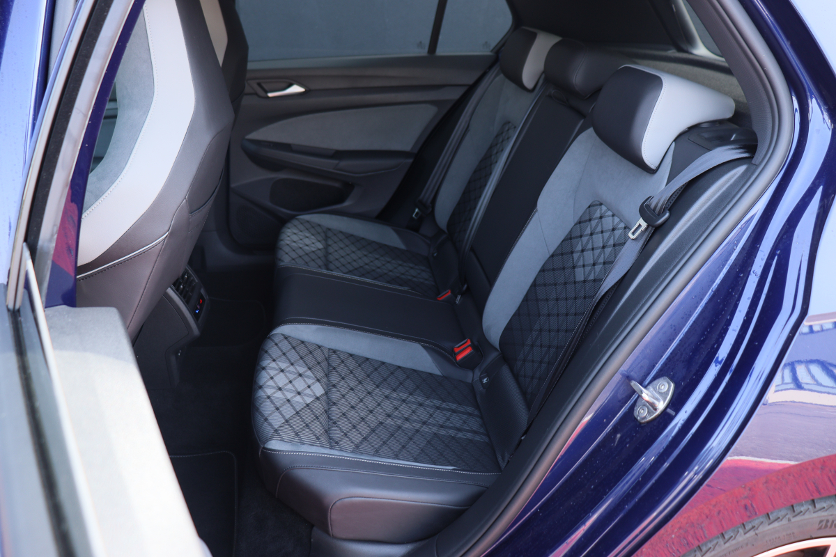 Volkswagen Golf — 17
