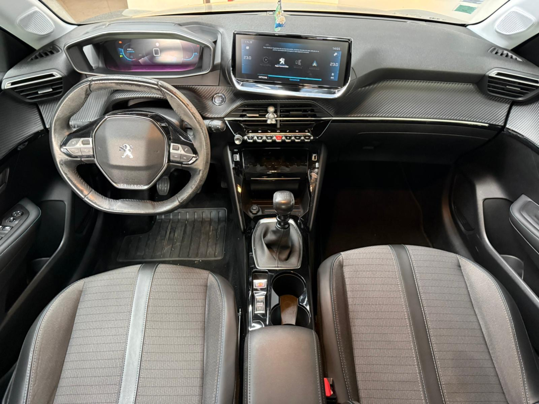 Peugeot 208 — 14