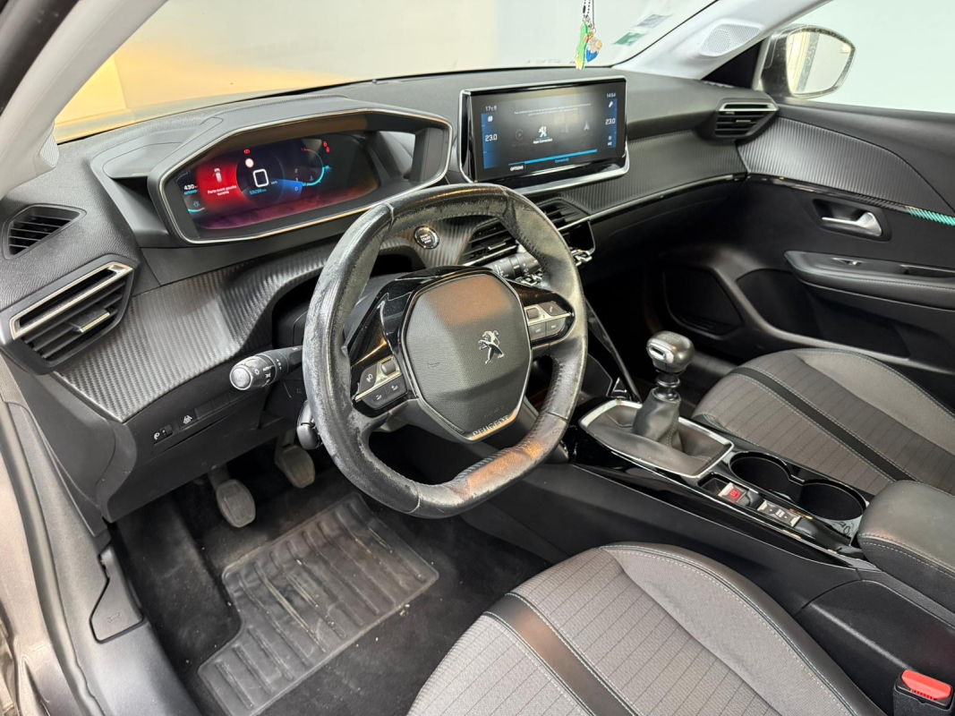 Peugeot 208 — 13