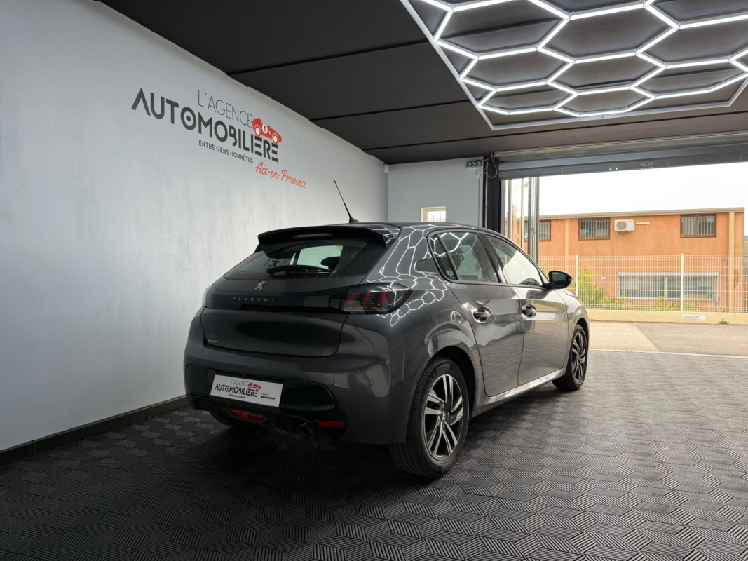 Peugeot 208 — 4