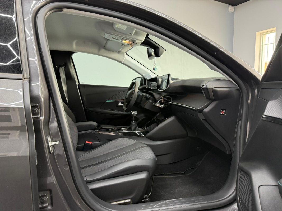 Peugeot 208 — 18