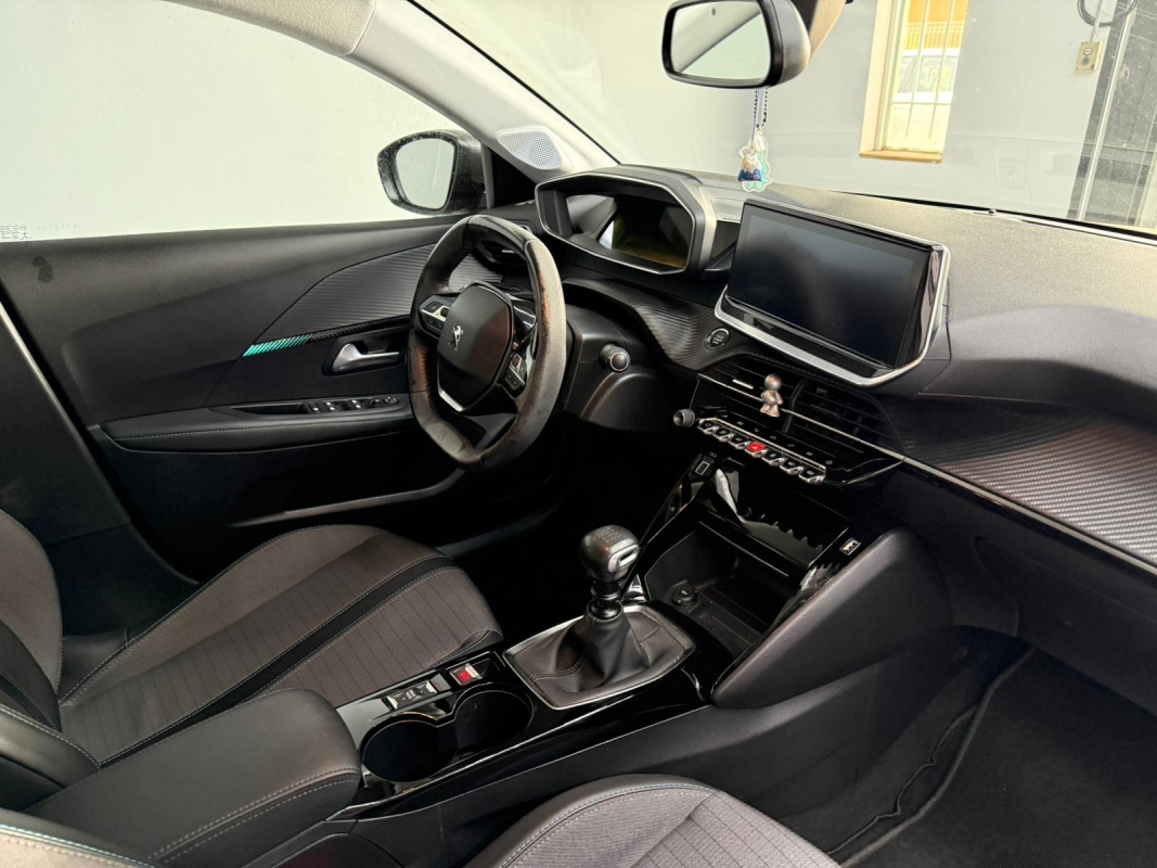 Peugeot 208 — 17
