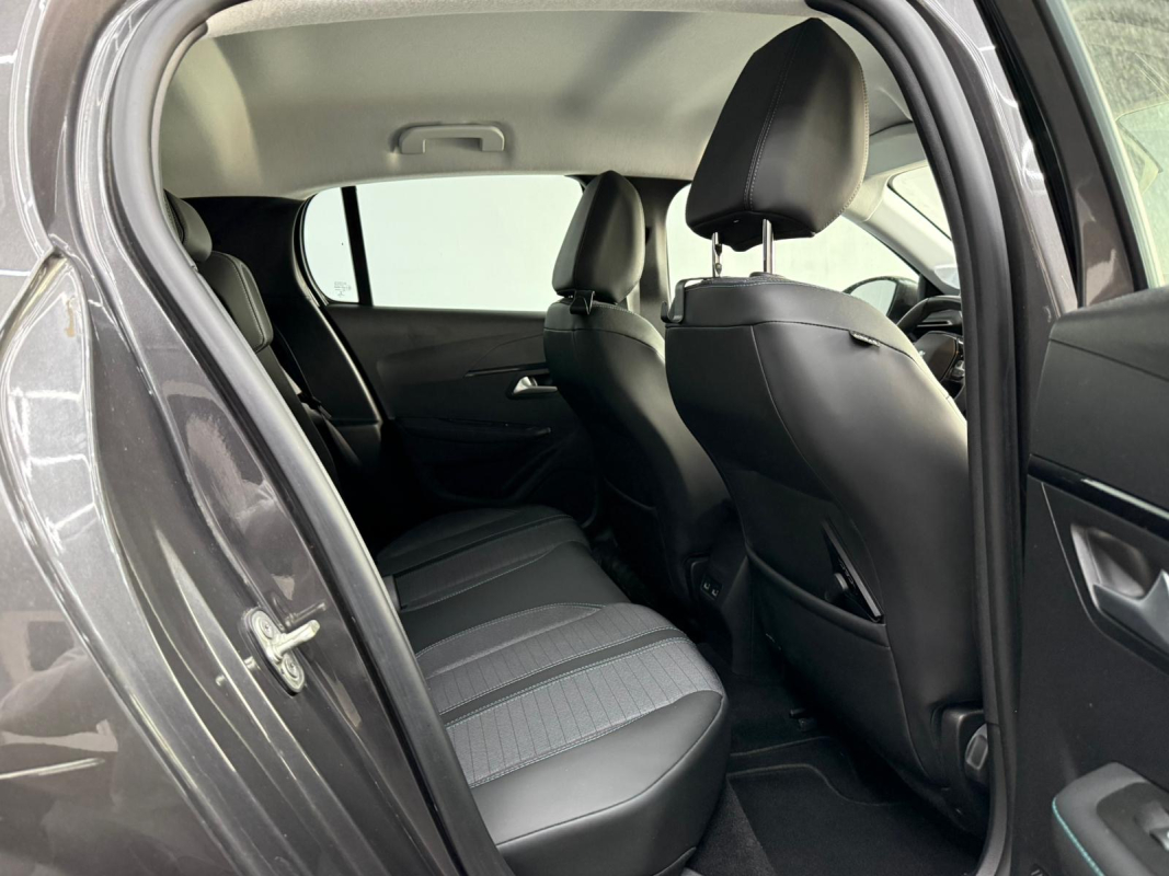 Peugeot 208 — 19