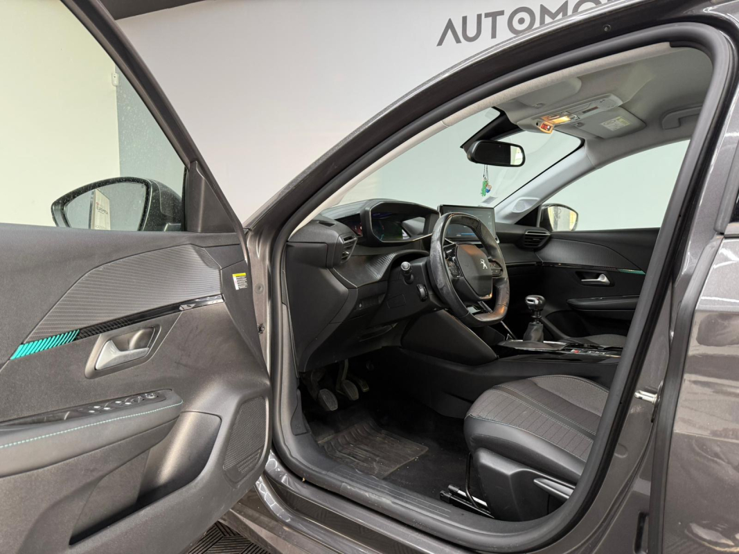 Peugeot 208 — 11