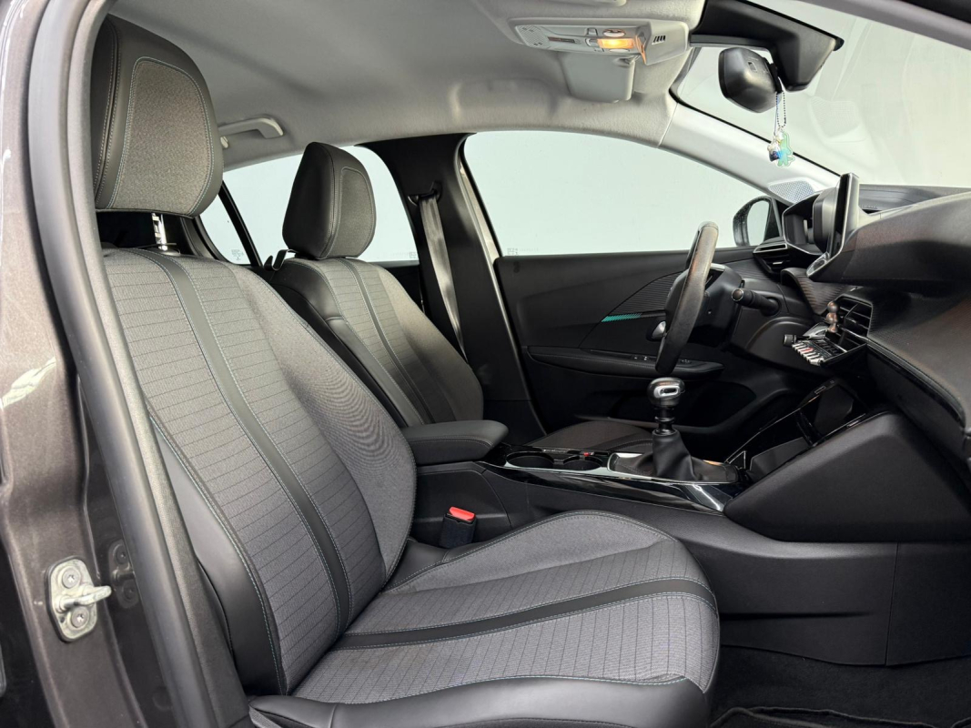 Peugeot 208 — 16