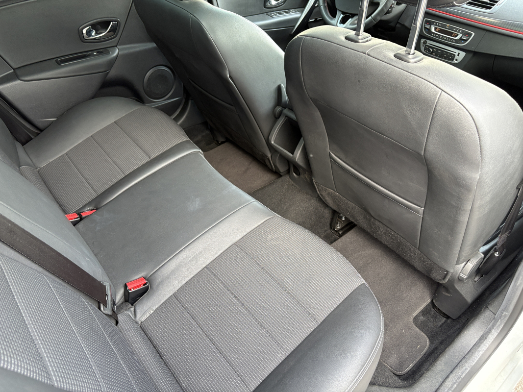Renault Megane Estate — 16