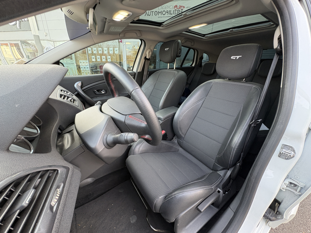 Renault Megane Estate — 11