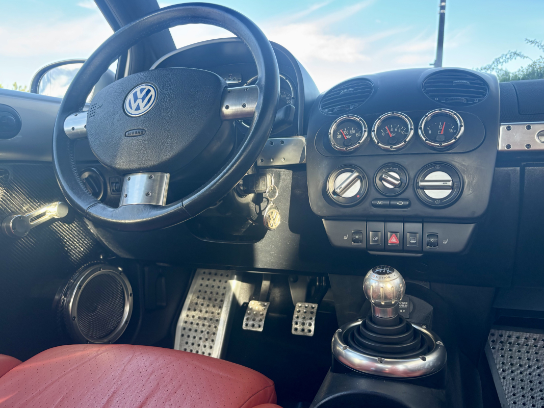 Volkswagen New beetle — 33