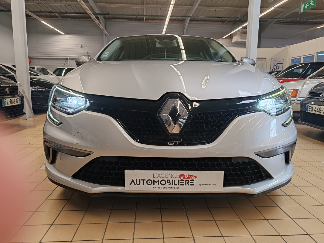 Renault Megane — 3