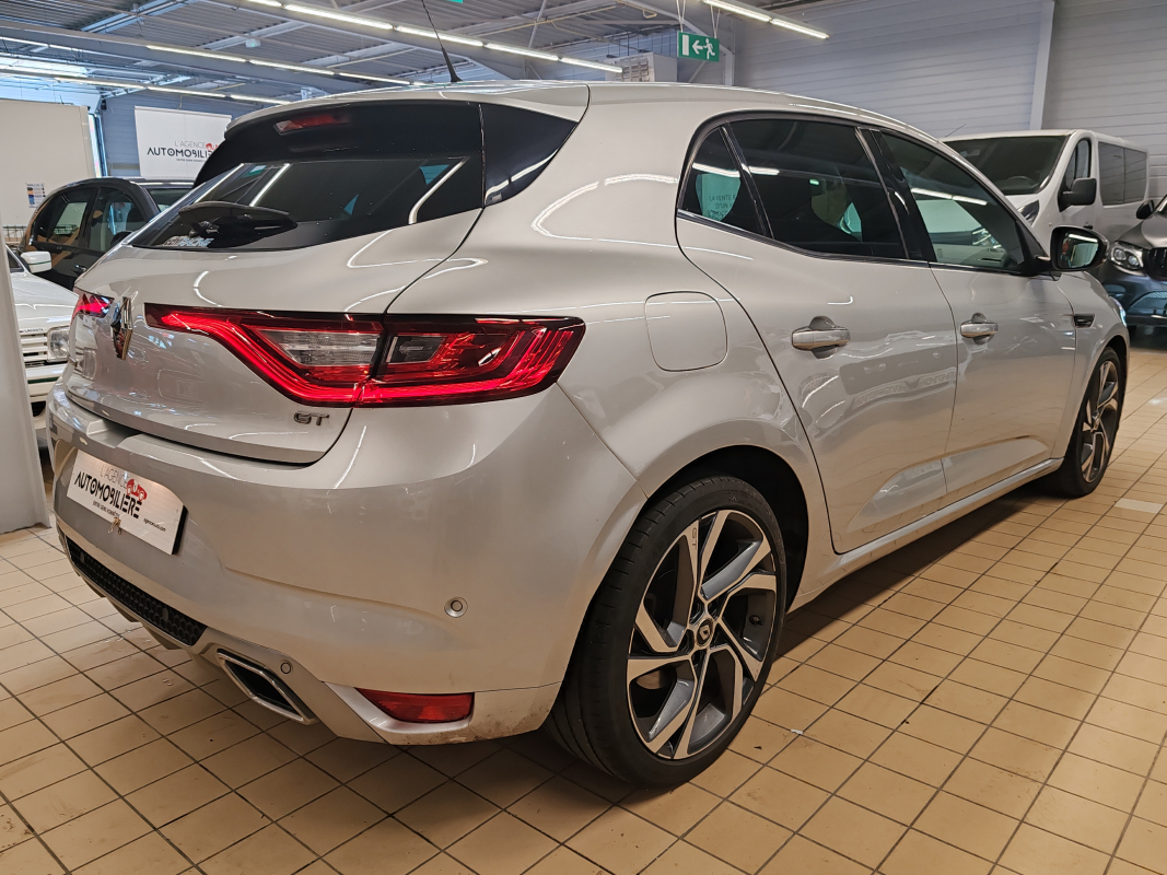 Renault Megane — 4