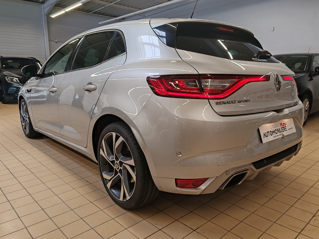 Renault Megane — 6