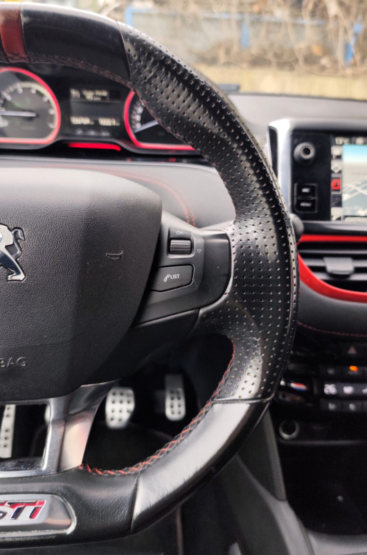 Peugeot 208 — 15