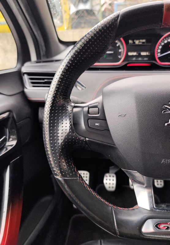 Peugeot 208 — 14