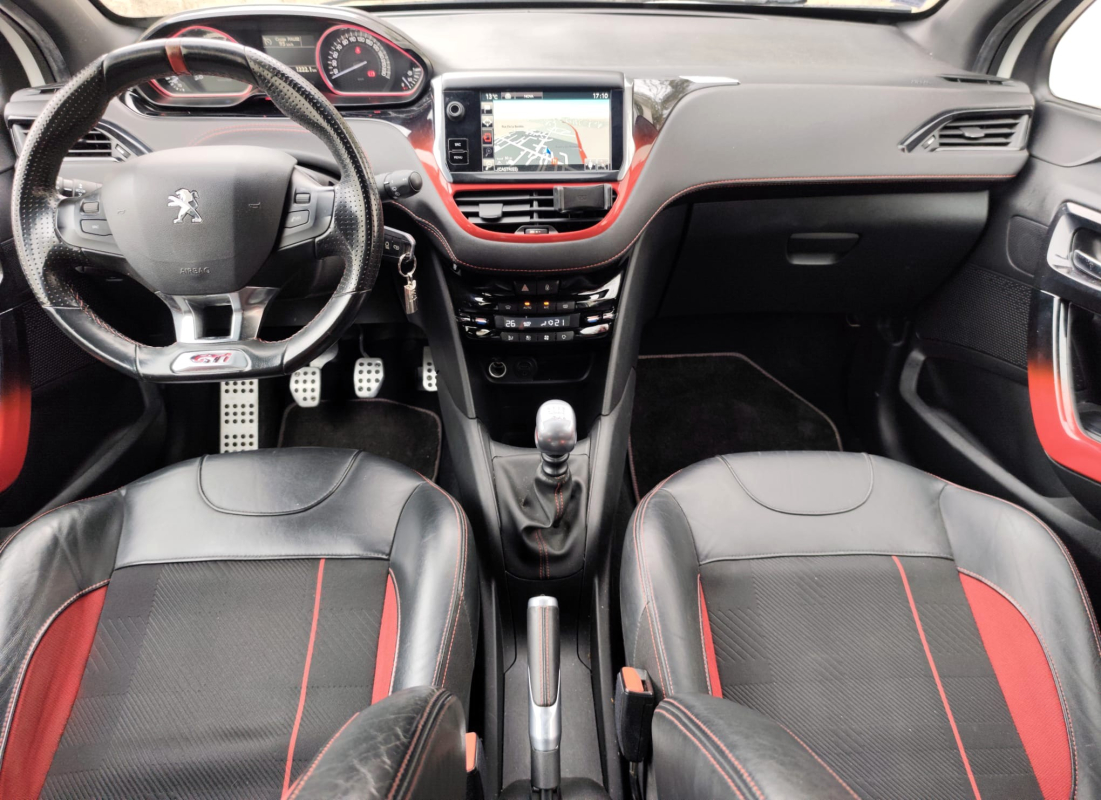 Peugeot 208 — 9