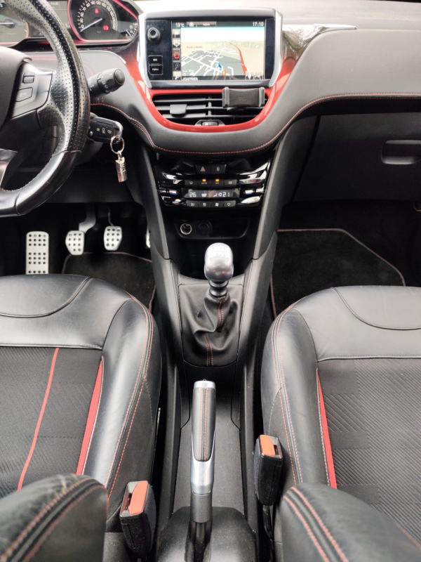 Peugeot 208 — 17