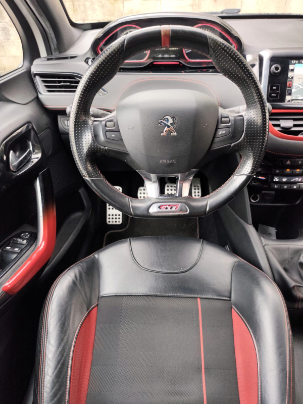 Peugeot 208 — 16