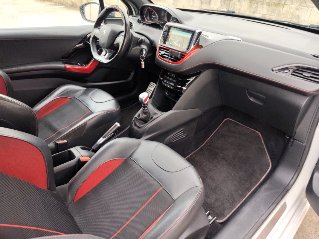 Peugeot 208 — 12