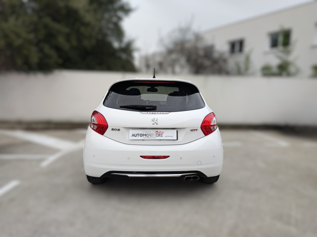 Peugeot 208 — 4