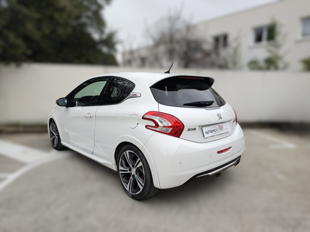 Peugeot 208 — 3